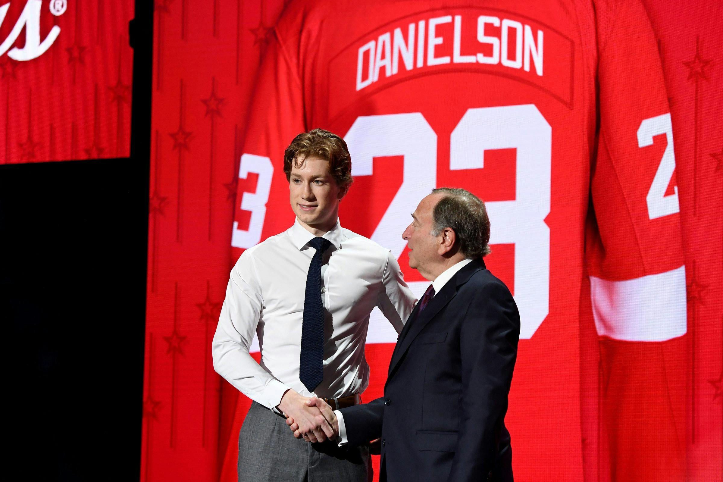Contract News: Detroit Red Wings Re-Sign Former Superstar to Three-Year, $80 Million Deal 