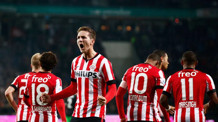 PSV-legende die met spoed naar het ziekenhuis werd gebracht is uiteindelijk overleden.
