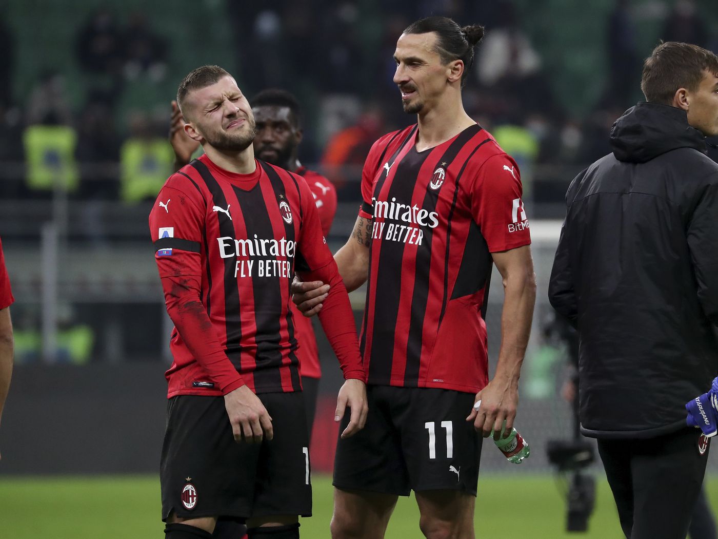 NOTIZIA straziante: il Milan annuncia la sospensione di 2 talentuosi giocatori stellari proprio ora…