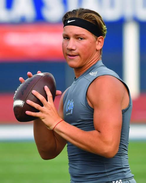 BREAKING: A Dual-threat QB Zevi Eckhaus decommits from Washington State and Commits to Oklahoma. Welcome to the Sooners…