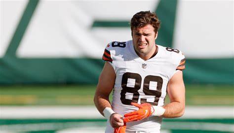 BREAKING: Tight End Stephen Carlson Announces Departure from Chicago Bears after having serious….