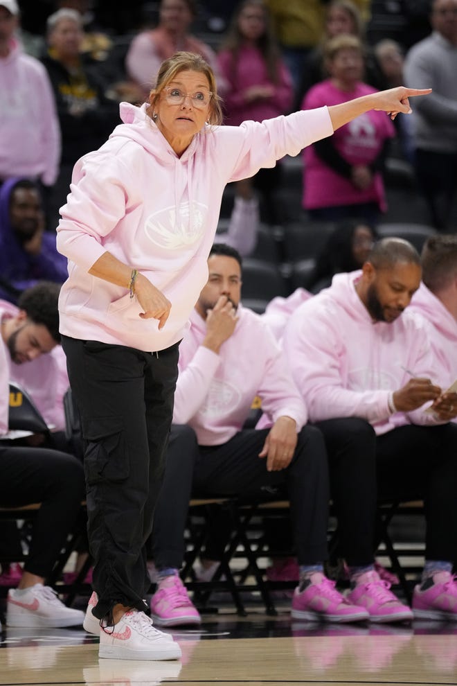Breaking News: MADISON – When it came time to hire a new women’s basketball coach, Wisconsin director of athletics Chris McIntosh went with experience. Former Missouri coach hired to lead Wisconsin women’s basketball program……