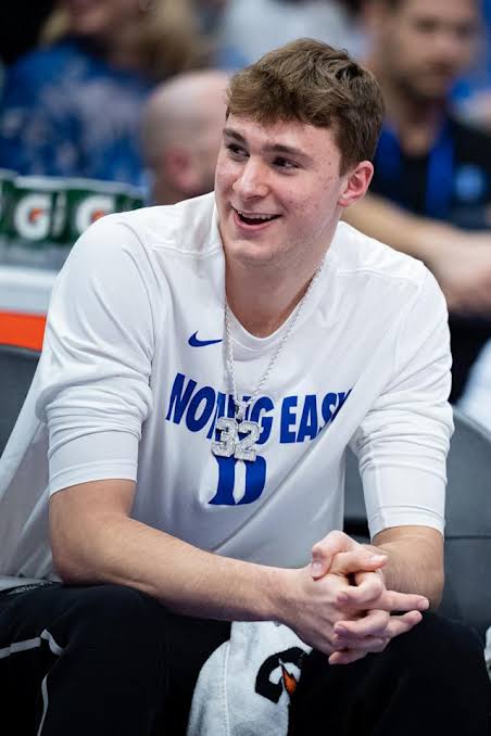 I Have No Plans Beyond Duke Blue Devils, 5- Star Guard Cooper Flagg.Shock College Basketball, Rejecting a Jaw-Dropping $2.8 Million NIL offer to move….Read more