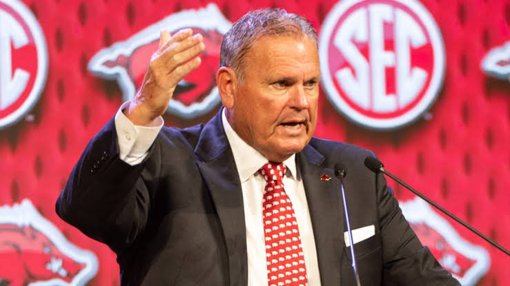 IT’S SO HEARTBREAKING: Arkansas Razorbacks Head Coach Sam Pittman Breaks Silence Immediately After Razorbacks General Manager Makes Shocking Announcement Following Running Back Ja’Quinden Jackson, Failure to…