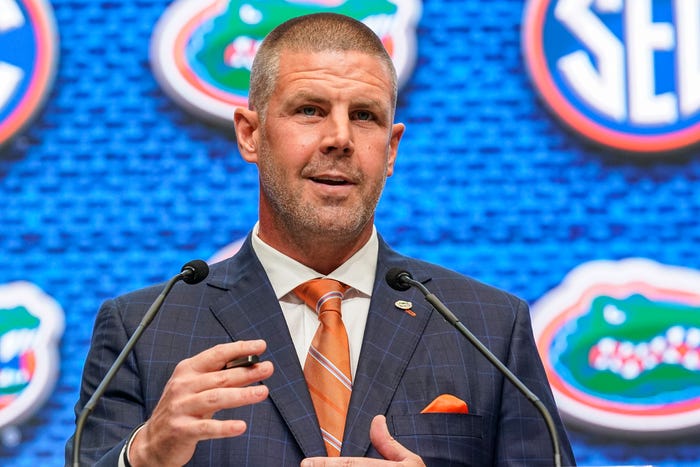 BREAKING NEWS: Coach  Billy Napier of the Florida gators team has donated his entire $2 million bonus and endorsement contract to charities and homelessness support organizations.    Details in comment 👇👇