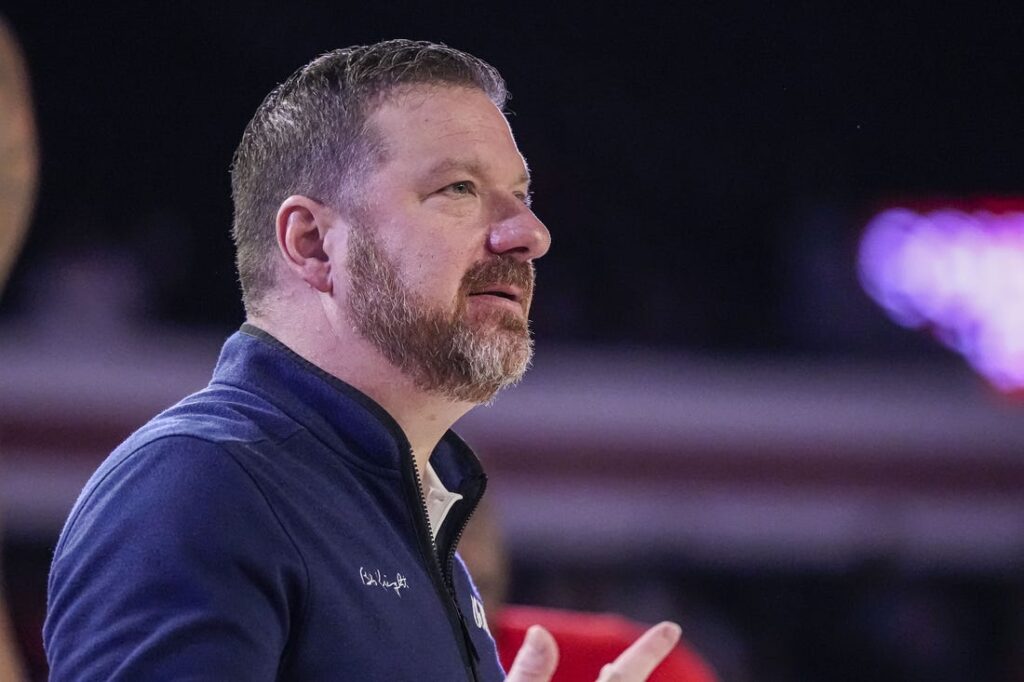 “Shaking Up the SEC: Chris Beard Inks Massive $6 Million Deal to Stay at Ole Miss, Sparking Big Dreams for the Rebels’ Future and Leaving Rivals Wondering…”