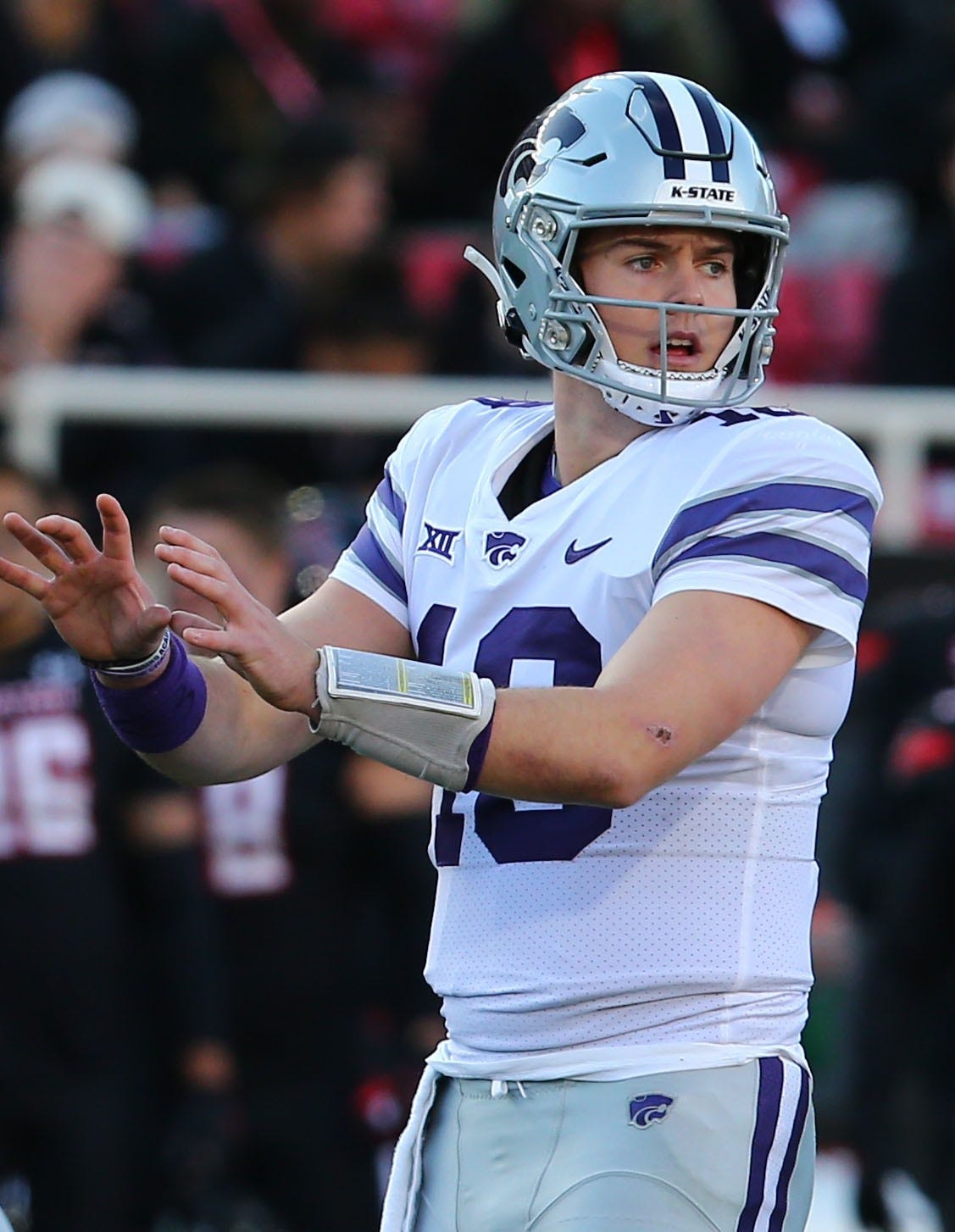 Kansas State QB Faces Huge Offer to Depart for $20 Million, But Chooses to Remain with Wildcats for Future Success