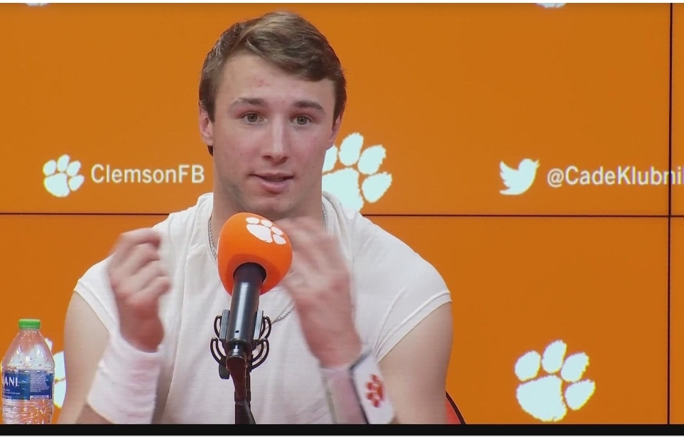 “Clemson Tigers Quarterback Cade Klubnik Stuns Fans by Announcing Unexpected Departure from Team After Promising Start, Shaking the Future of Clemson Football!”