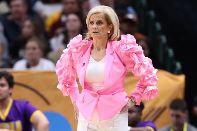 UNBELIEVABLE: LSU’S KIM MULKEY BLASTS REPORTERS IN PRESS CONFERENCE MELTDOWN, CALLS MEDIA ‘SLEAZY’ AND VOWS LEGAL WARFARE AGAINST WASHINGTON POST”….. Full details…