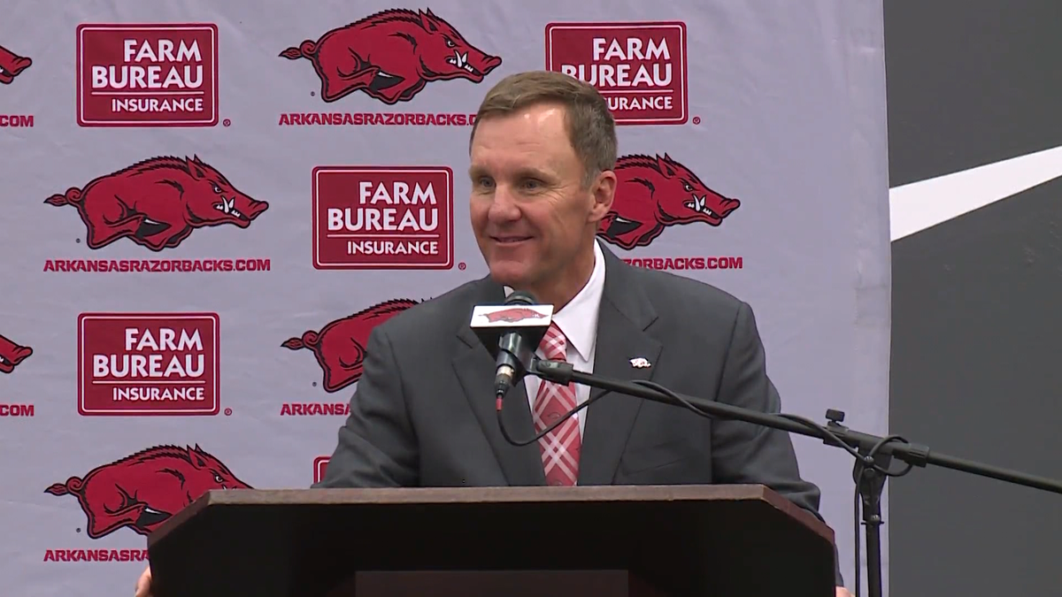 Arkansas Razorback Former Head Coach Chad Morris, Delivers Emotional Farewell Message to Fans – “To the incredible fans of Razorback , thank you,” Chad Morris, , his voice thick with emotion. “From the bottom of my heart, thank you for embracing me and my…