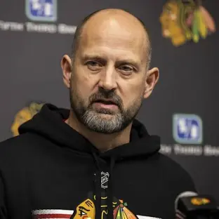 Breaking News: Chicago blackhawks Head Coach Anders Sörensen Talks Shocks College Football World with Sudden Retirement Over Payment Disputes..