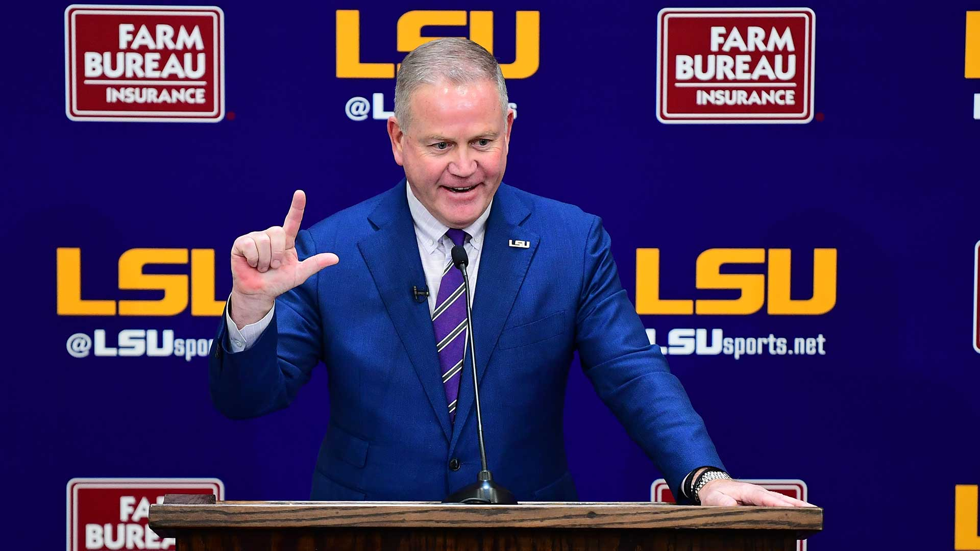 LSU coach Brian Kelly gave his $4.2M bonus to charity and homeless aid—an inspiring act of selfless generosity.