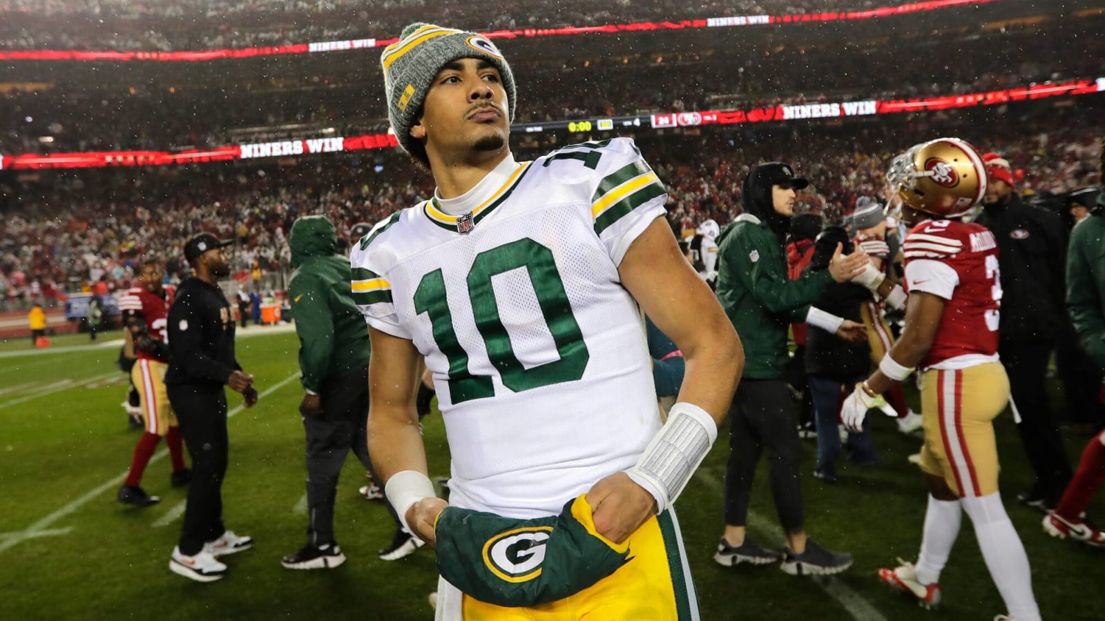 JUST IN: packers star signs a new contract with….