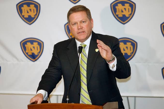 BREAKING:LSU Tigers head coach    Brian Kelly donated his entire $4.2 million bonus and sponsorship deal to charities and homeless relief. What he’s doing in a world of compassion indifference is mind-blowing…..Full Details.. 