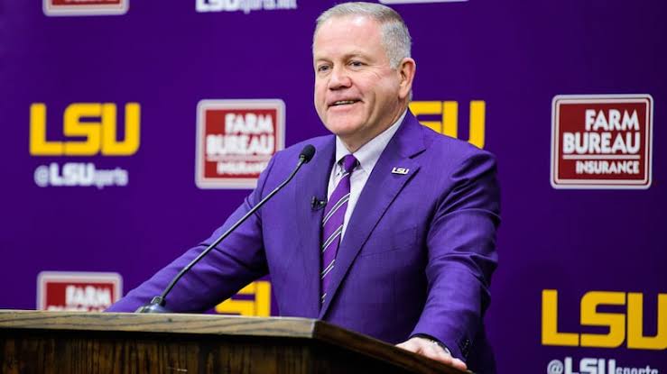BREAKING NEWS: Coach Brian Kelly of the LSU Tigers  team has donated his entire $2 million bonus and endorsement contract to charities and homelessness support organizations.    Details in comment 👇👇👇