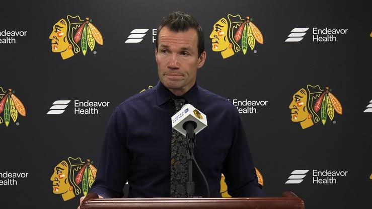 Former Championship-Winning Head Coach Makes Emotional Return to the Chicago Blackhawks Bench, Reigniting Hopes of a Franchise Comeback and Renewed Culture of Winning in the Windy City”